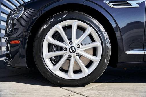 2024 Bentley Flying Spur Mulliner V8