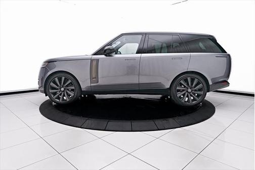 2024 Land Rover Range Rover P615 SV