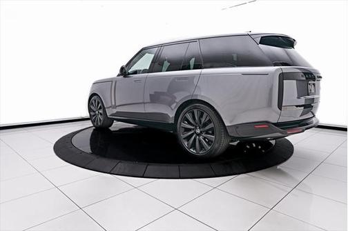 2024 Land Rover Range Rover P615 SV