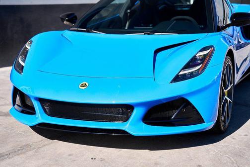 Seneca Blue 2025 Lotus Emira V6