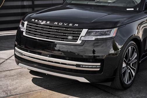 Santorini Black Metallic 2024 Land Rover Range Rover P530 SE