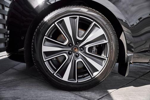 Santorini Black Metallic 2024 Land Rover Range Rover P530 SE