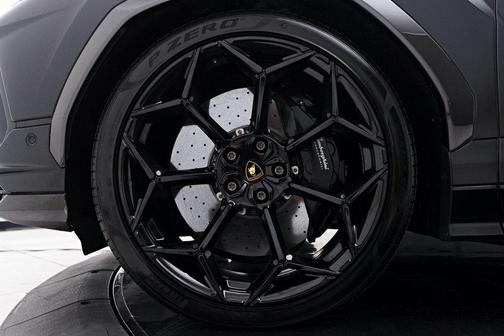 2023 Lamborghini Urus Performante