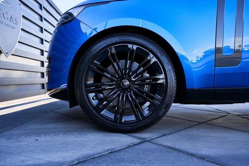 2025 Land Rover Range Rover P530 SE 7 Seat