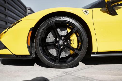 2022 Ferrari SF90 Stradale Base