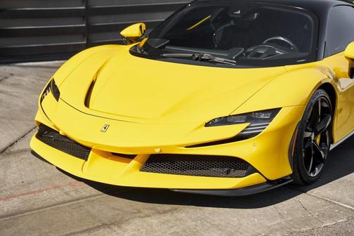 2022 Ferrari SF90 Stradale Base