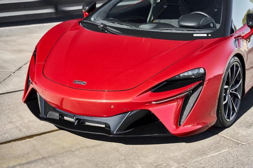 2023 McLaren Artura Vision