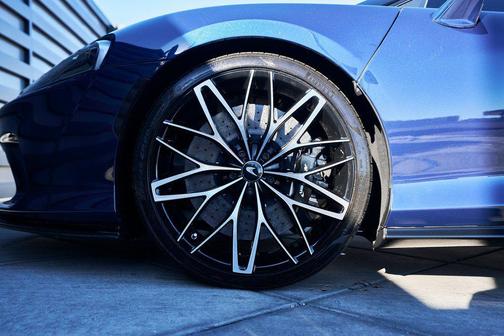 Namaka Blue 2022 McLaren GT Coupe