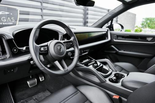 Chromite Black Metallic 2026 Porsche Cayenne Cayenne Turbo E-Hybrid