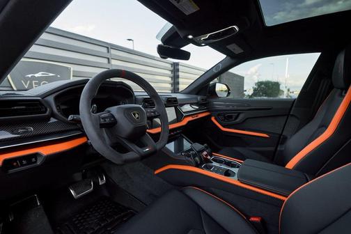 2025 Lamborghini Urus SE