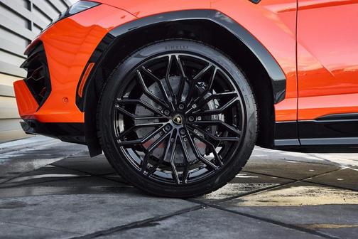 2025 Lamborghini Urus SE