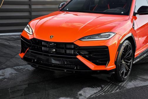2025 Lamborghini Urus SE