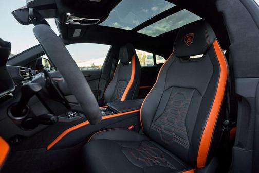 2025 Lamborghini Urus SE