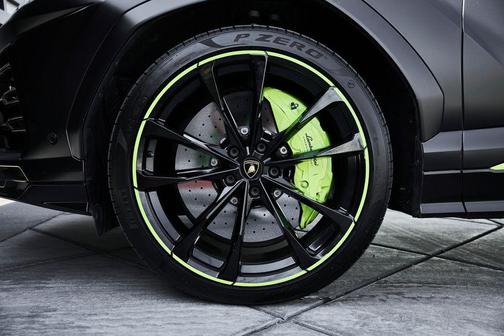 Nero Noctis Matt 2022 Lamborghini Urus Graphite Capsule