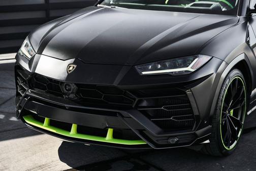 Nero Noctis Matt 2022 Lamborghini Urus Graphite Capsule