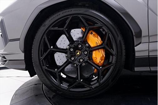 2024 Lamborghini Urus Performante