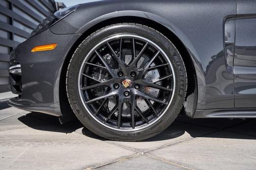 2022 Porsche Panamera Turbo S Executive