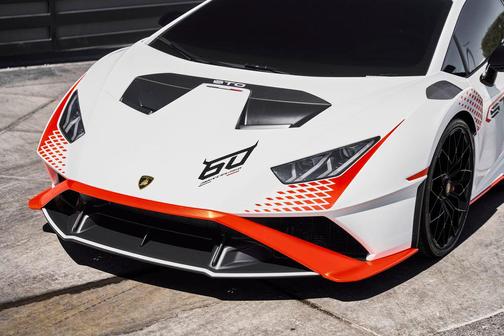 Bianco Monocerus 2024 Lamborghini Huracan STO Coupe