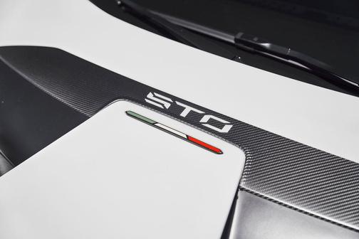 Bianco Monocerus 2024 Lamborghini Huracan STO Coupe