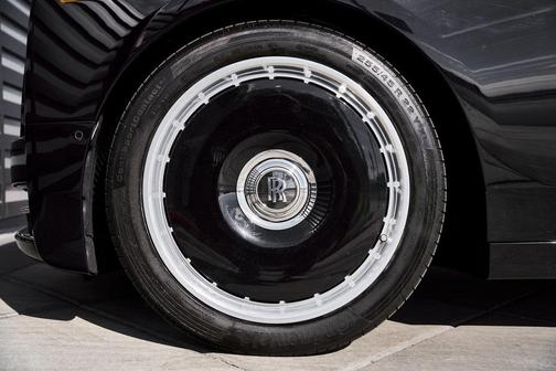 2024 Rolls-Royce Phantom Base