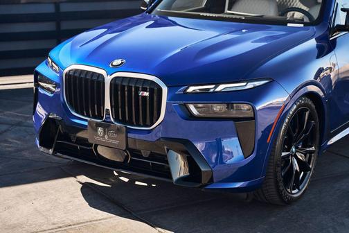 Marina Bay Blue Metallic 2024 BMW X7 M60i