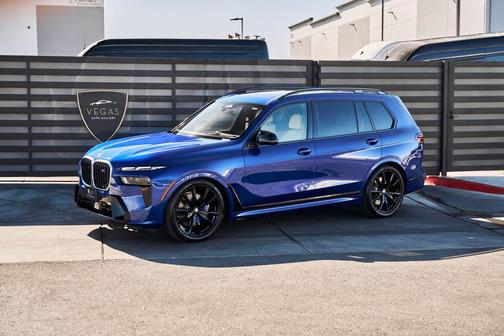Marina Bay Blue Metallic 2024 BMW X7 M60i