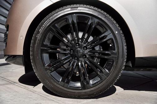 2026 Land Rover Range Rover P400 SE 7 Seat