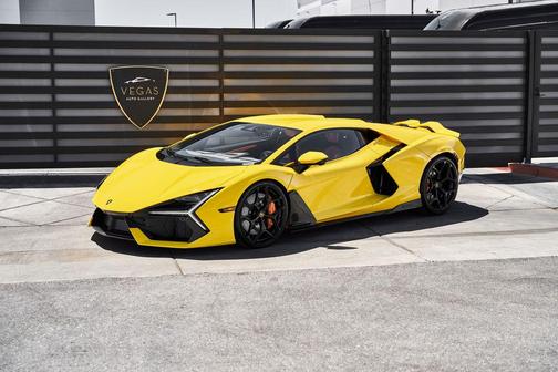 Giallo Auge 2025 Lamborghini Revuelto Base