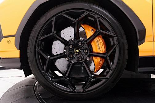 2023 Lamborghini Urus Performante