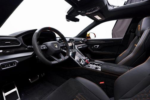 2023 Lamborghini Urus Performante