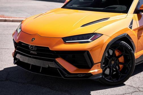 2023 Lamborghini Urus Performante