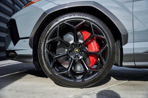 2024 Lamborghini Urus Performante