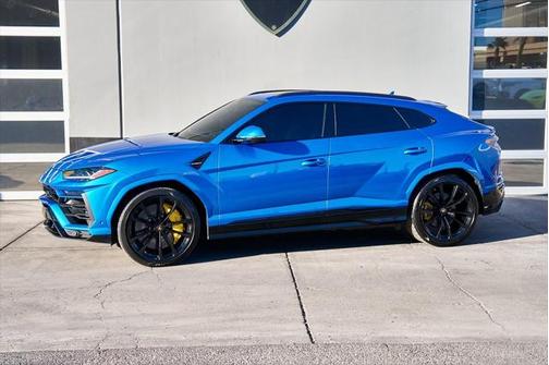 2021 Lamborghini Urus Graphite Capsule