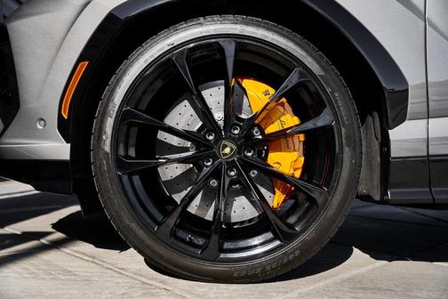 2025 Lamborghini Urus SE