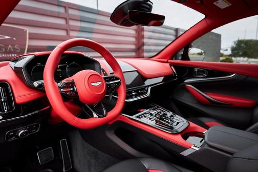 2025 Aston Martin DBX 707