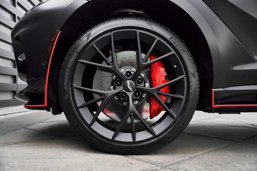 2025 Aston Martin DBX 707