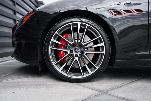 2021 Maserati Quattroporte Trofeo