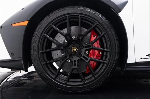 2024 Lamborghini Huracan Sterrato Base