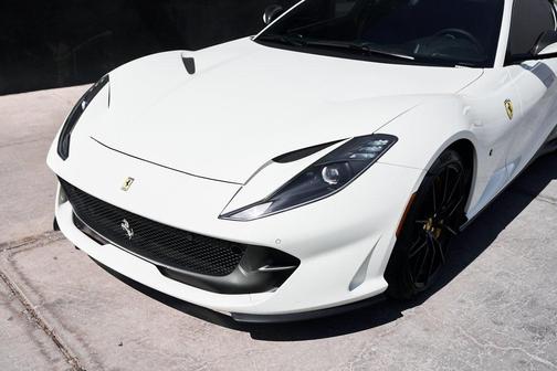 2018 Ferrari 812 Superfast Base