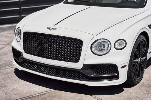 Glacier White 2021 Bentley Flying Spur V8