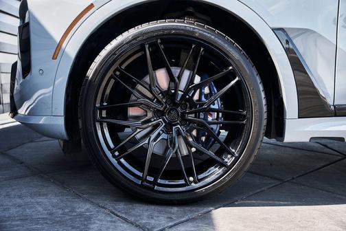 Gray Metallic 2024 BMW X7 M60i