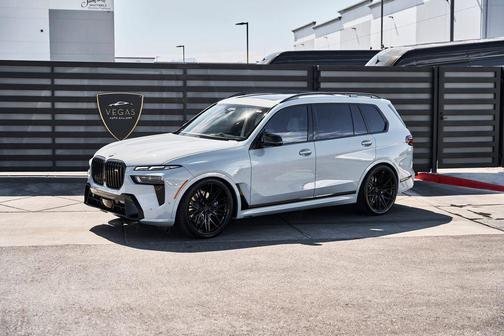 Gray Metallic 2024 BMW X7 M60i