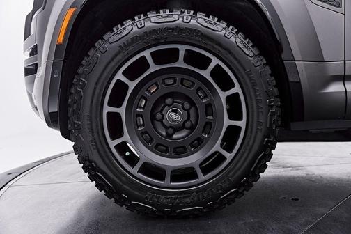 Charente Gray Metallic 2025 Land Rover Defender P635 OCTA