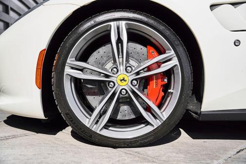 Bianco Avus 2019 Ferrari GTC4Lusso V12