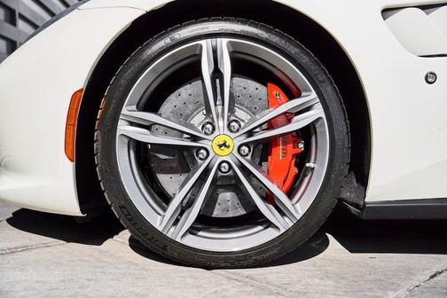 Bianco Avus 2019 Ferrari GTC4Lusso V12