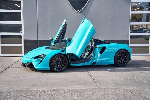 2025 McLaren Artura TechLux