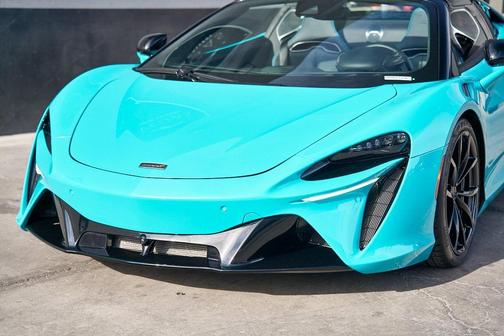 2025 McLaren Artura TechLux