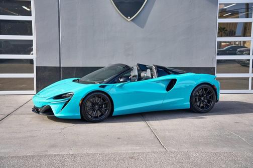 2025 McLaren Artura TechLux