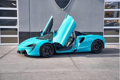 2025 McLaren Artura TechLux