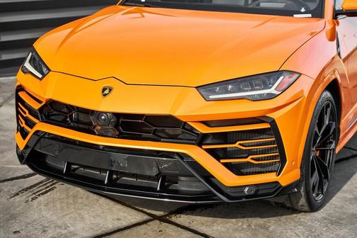 2022 Lamborghini Urus Graphite Capsule